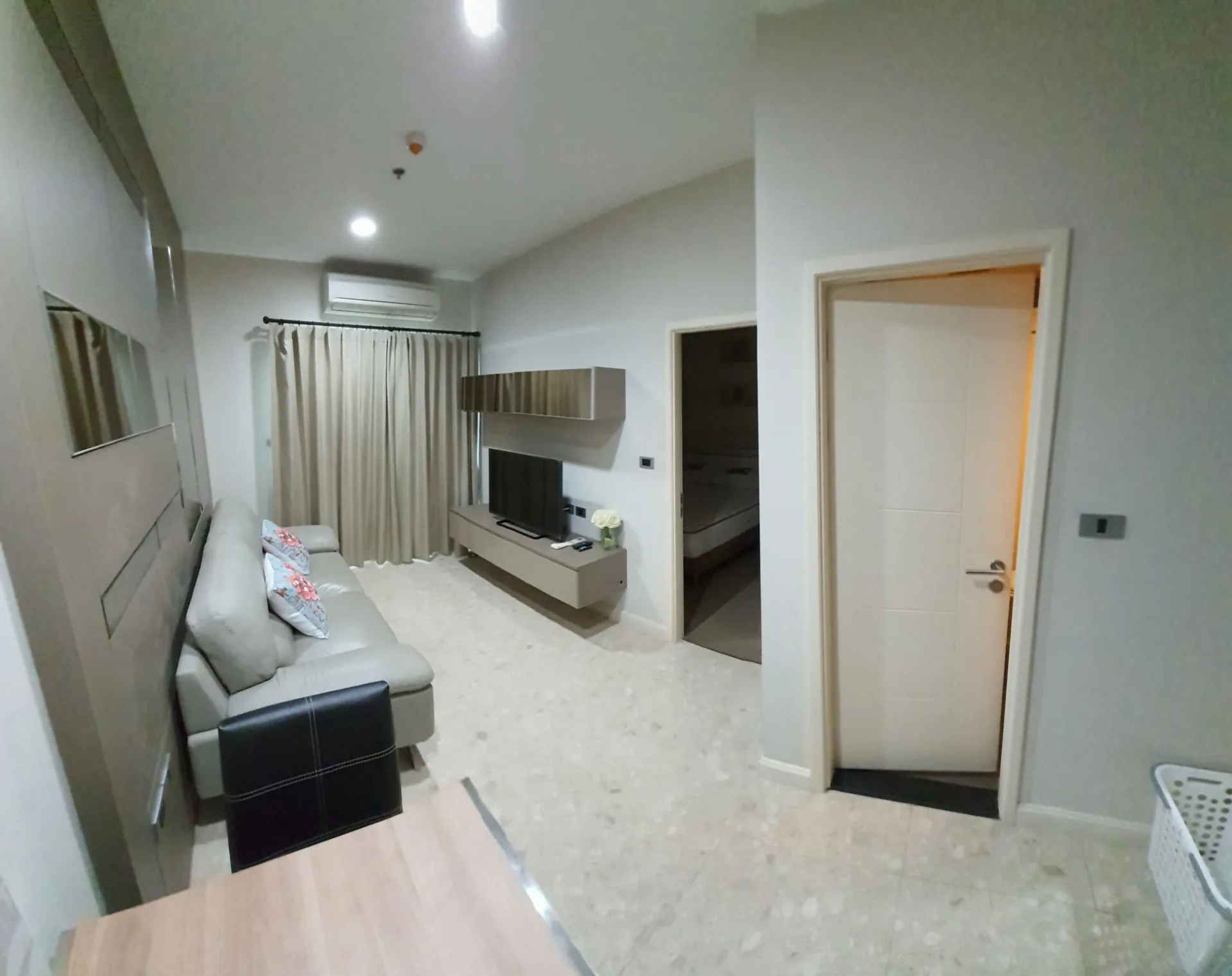 Property photos for The Crest Sukhumvit 34