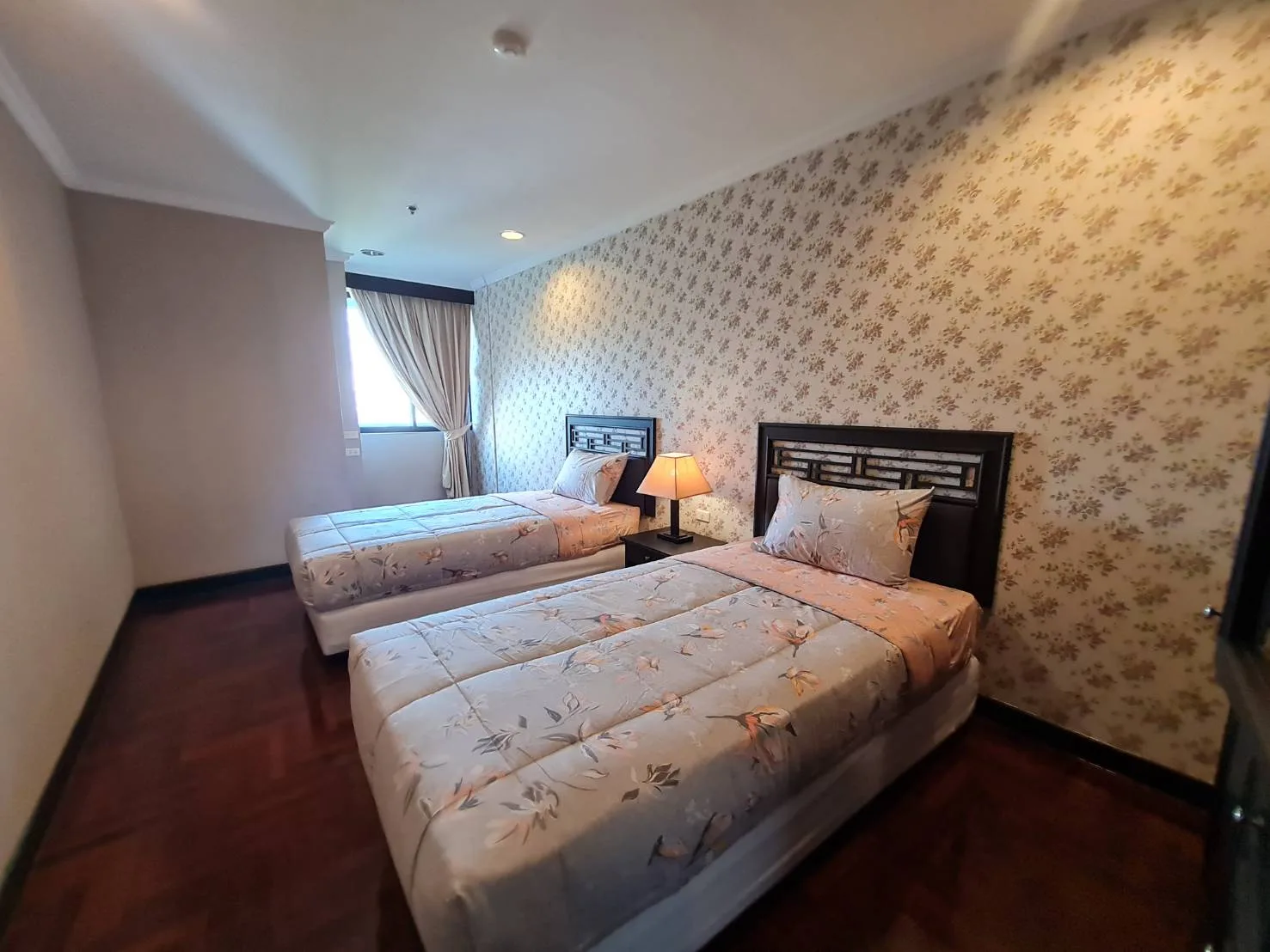 Property photos for Lake Green