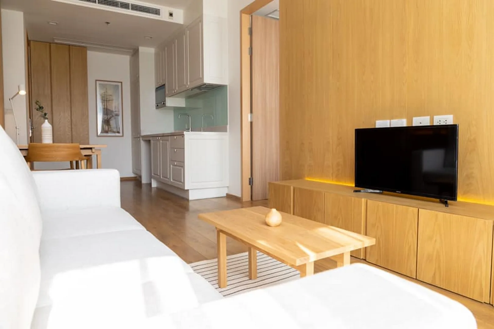 Property photos for Noble BE 33