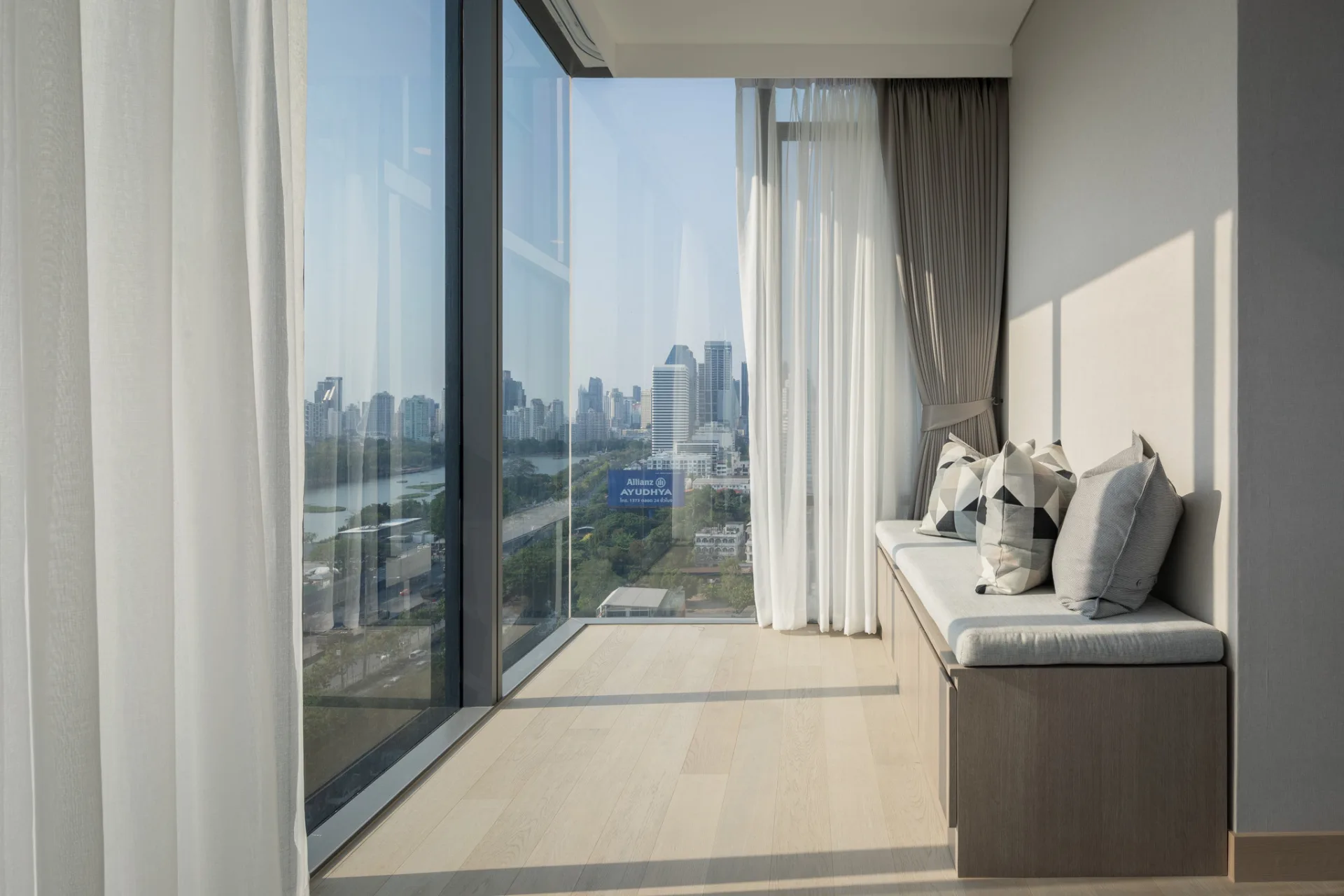 Property photos for Siamese Exclusive Queens