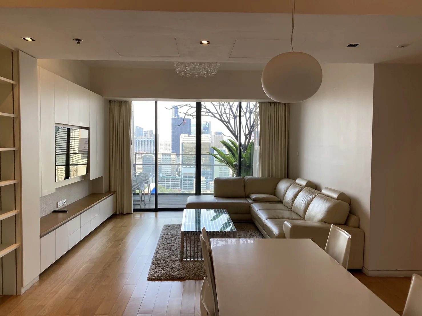 Property photos for The Met
