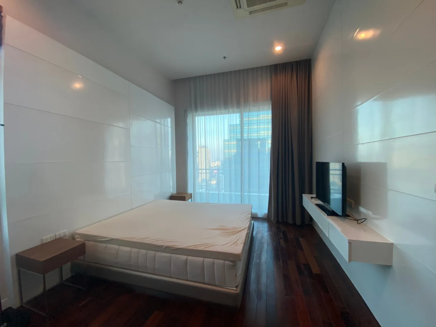 Property photos for Circle Condominium