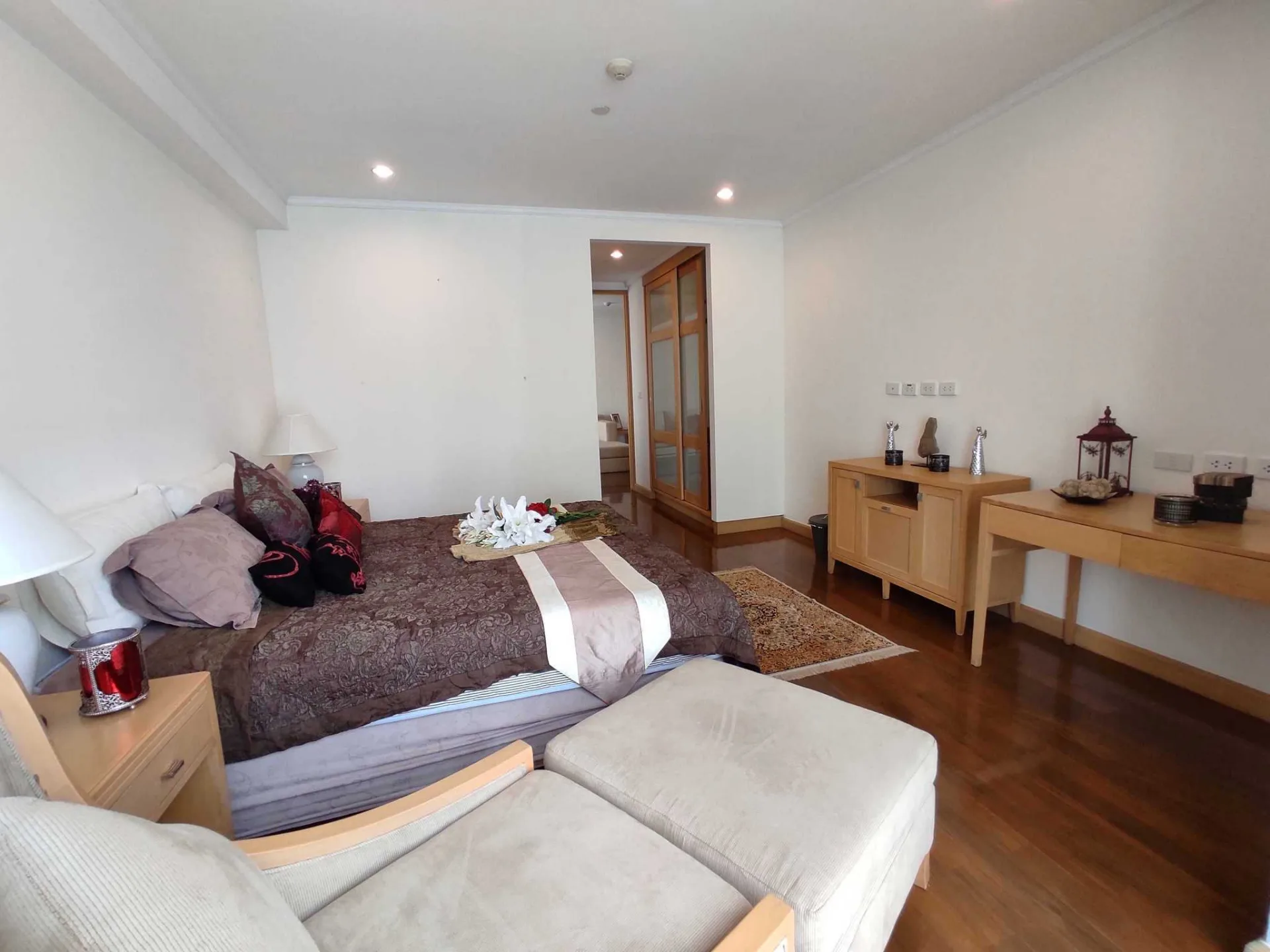 Property photos for Krungthep Thani Tower