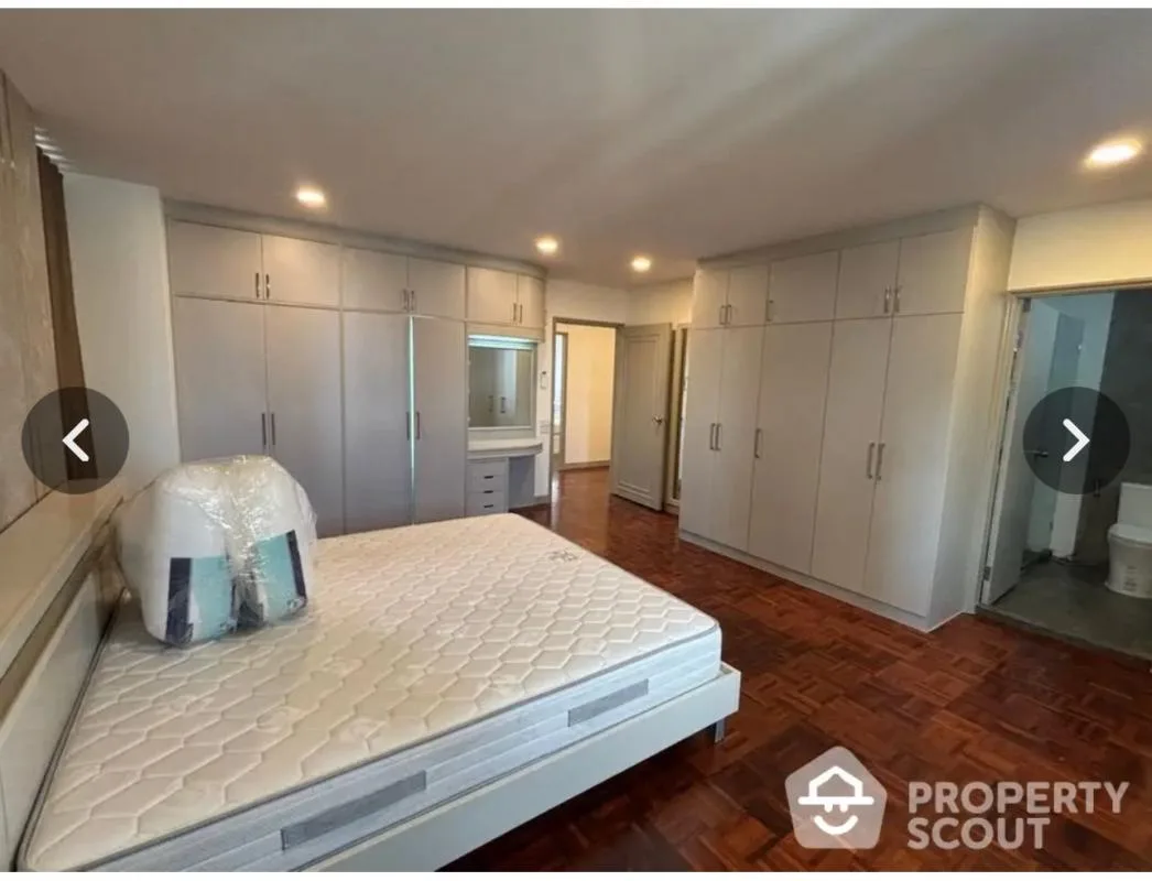 Property photos for Tongtip Mansion