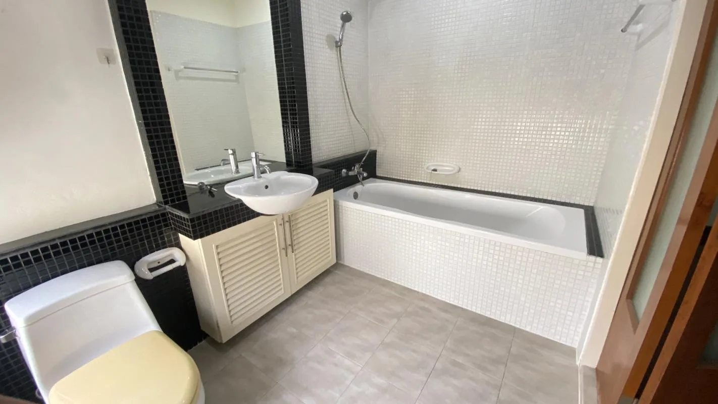 Property photos for Single House Suk. 63