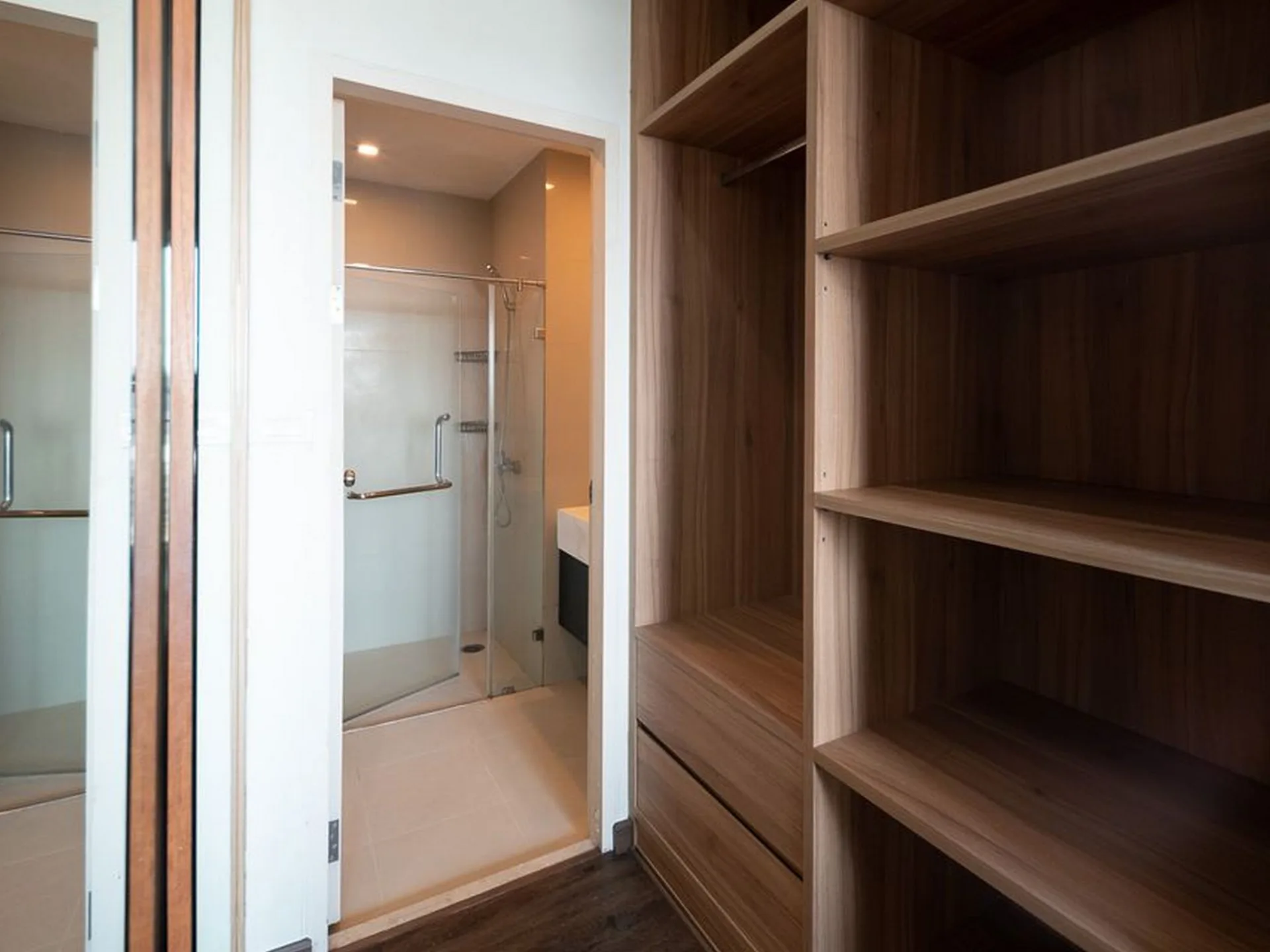Property photos for Noble Reflex