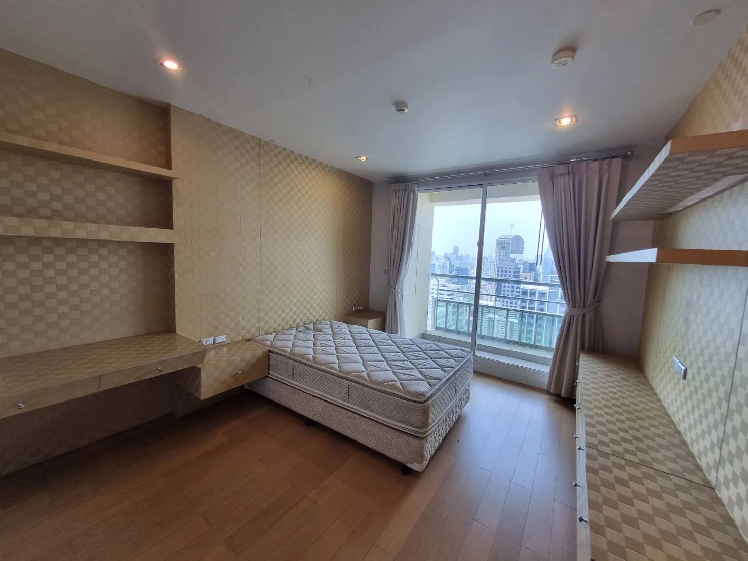 Property photos for Ideal 24