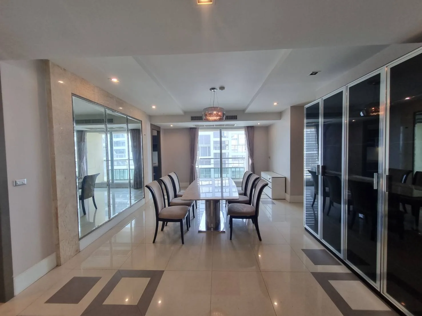 Property photos for Ideal 24