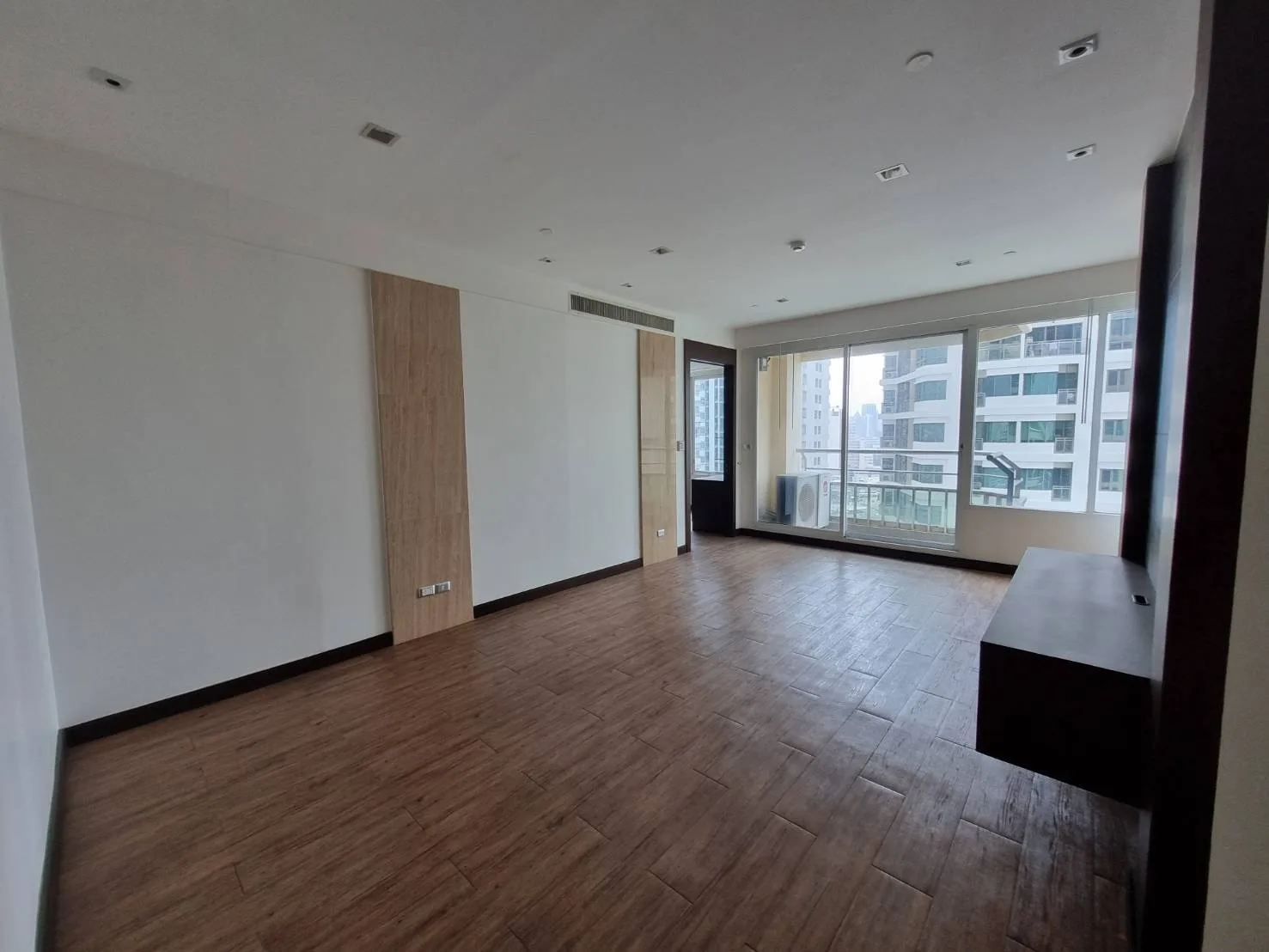 Property photos for Ideal 24