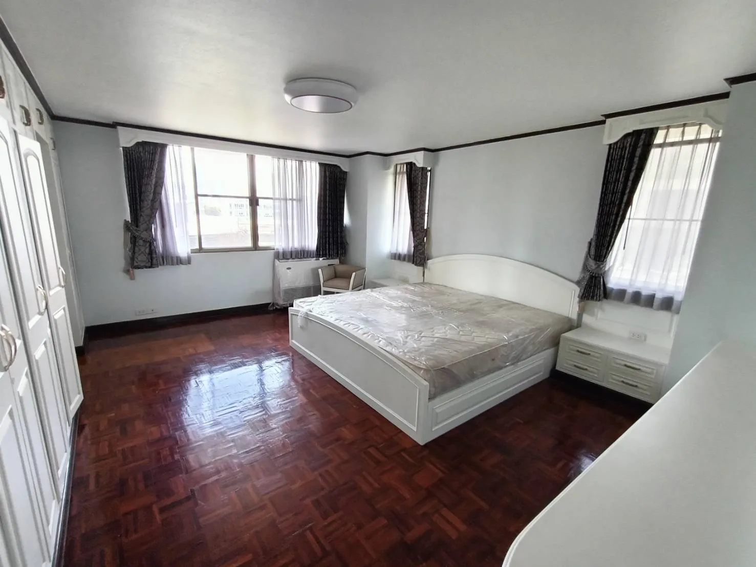 Property photos for Tongtip Mansion