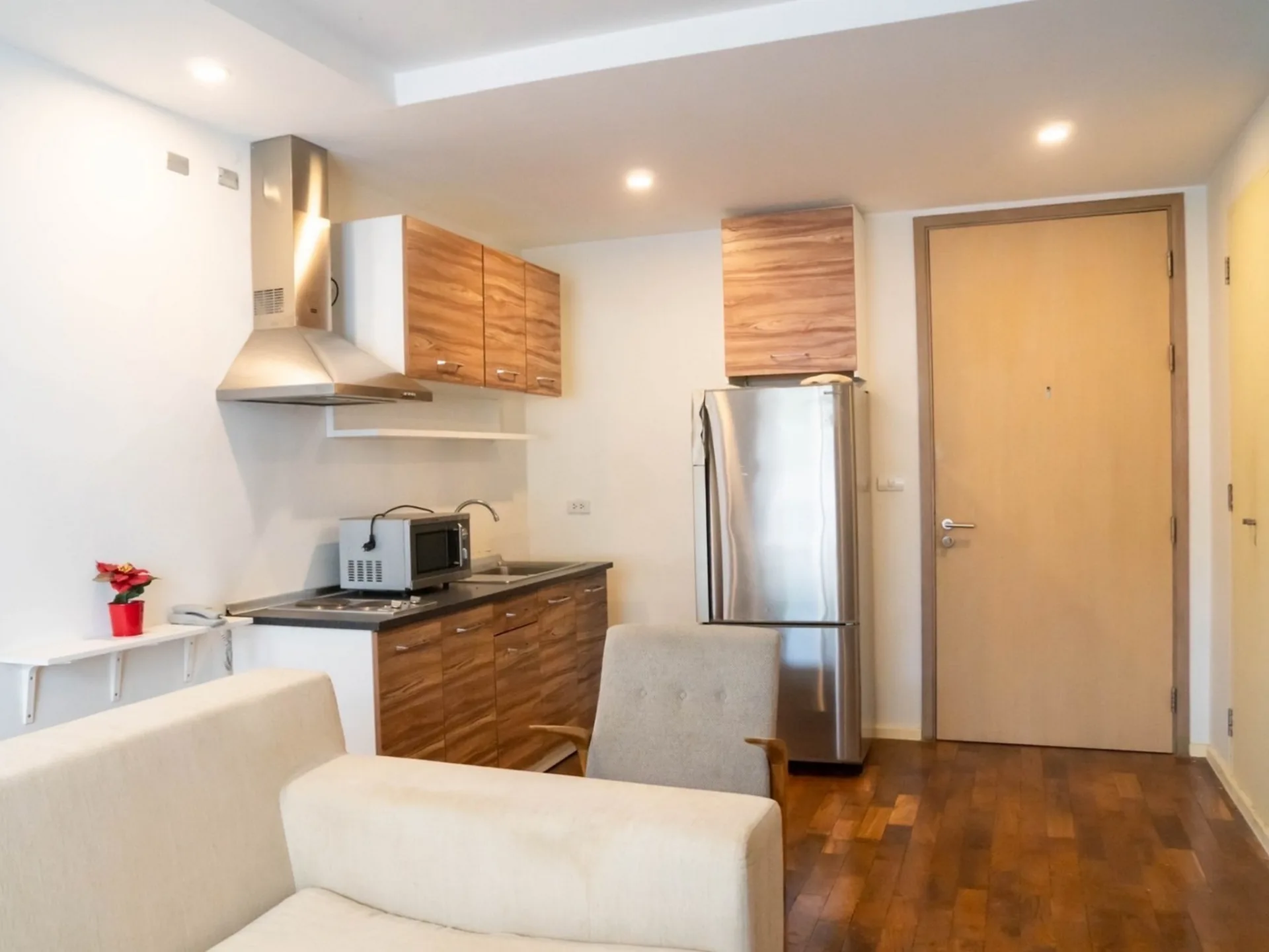 Property photos for Siri On 8