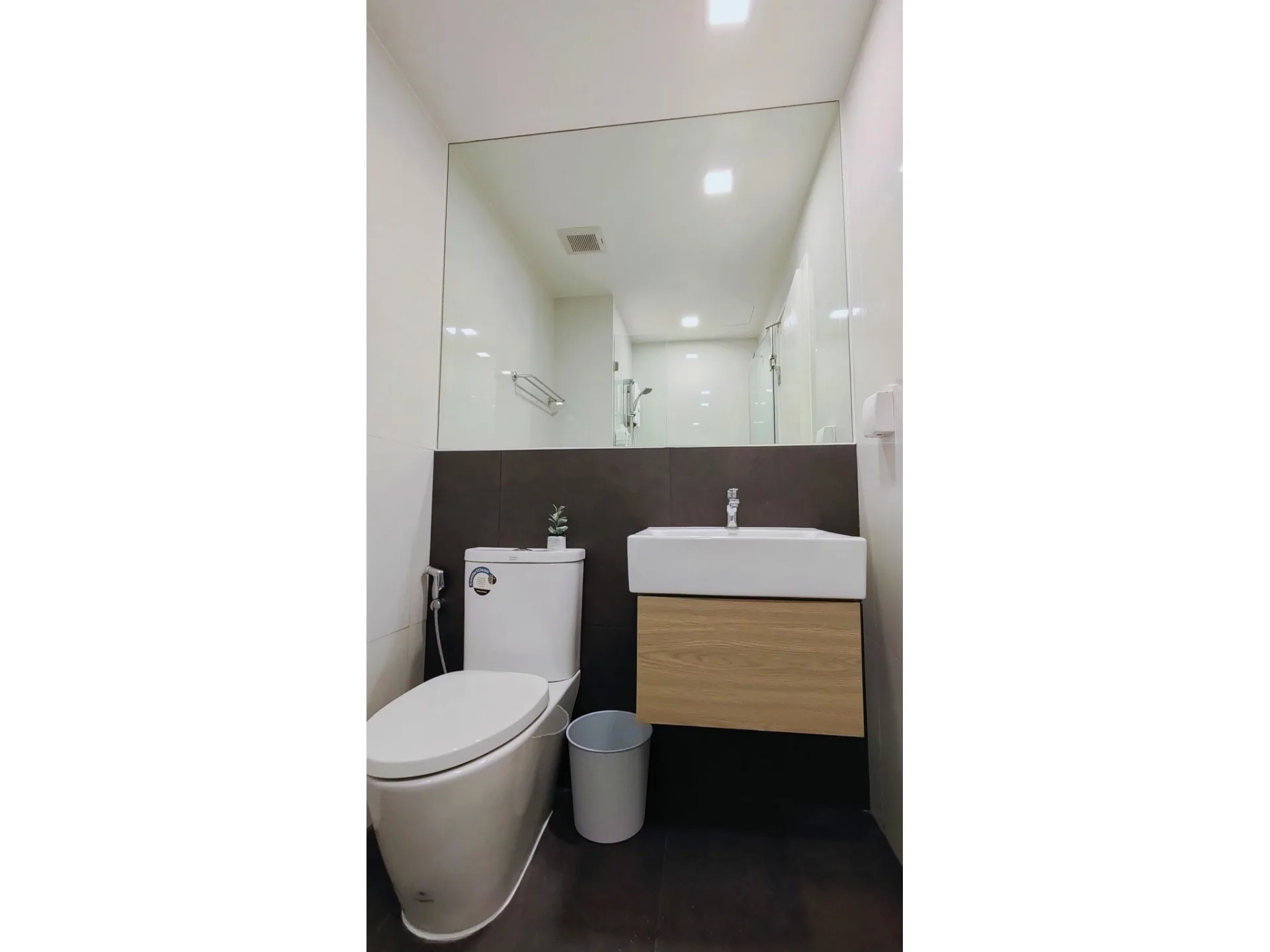 Property photos for Chambers On - nut Station