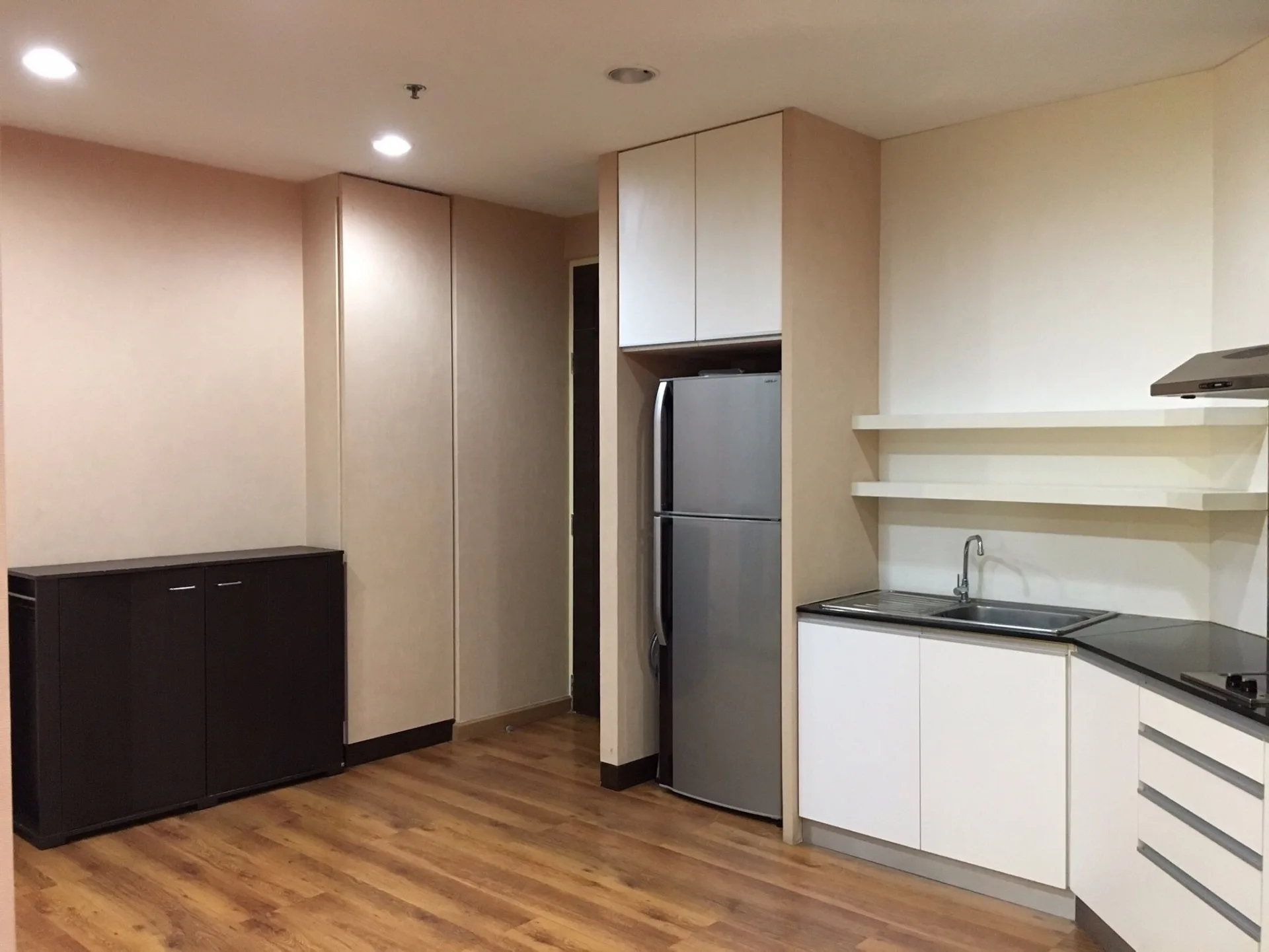 Property photos for Silom Grand Terrace