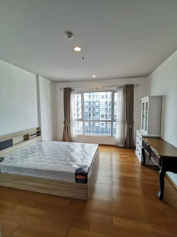 Property photos for Hive Taksin