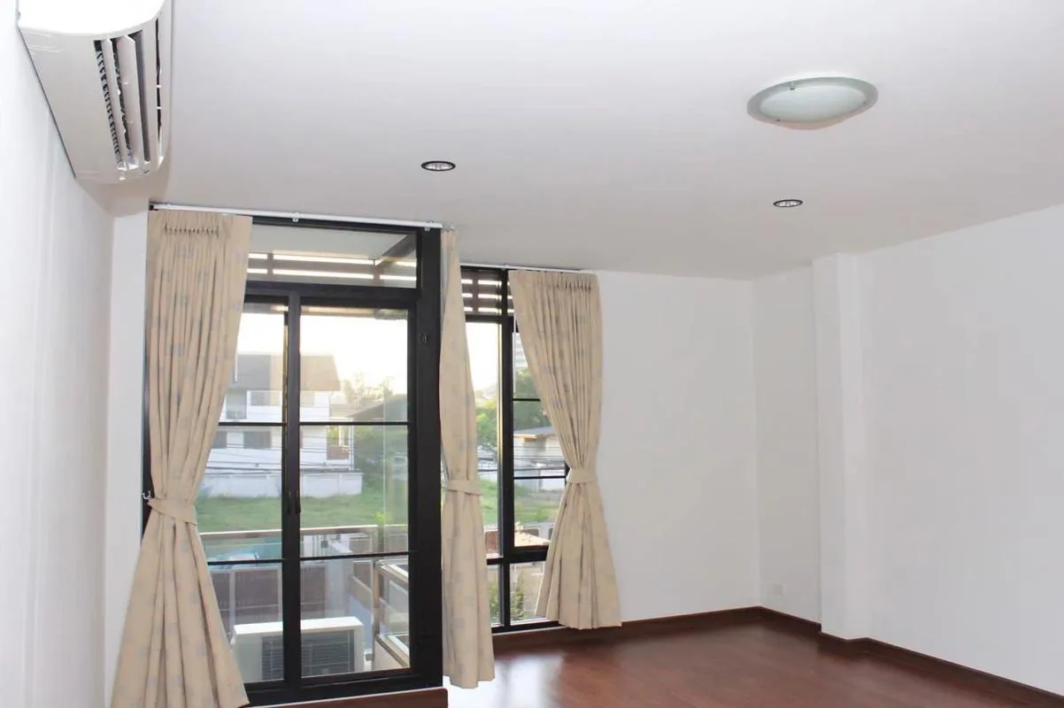 Property photos for Townhouse Soi Aree Samphan 7