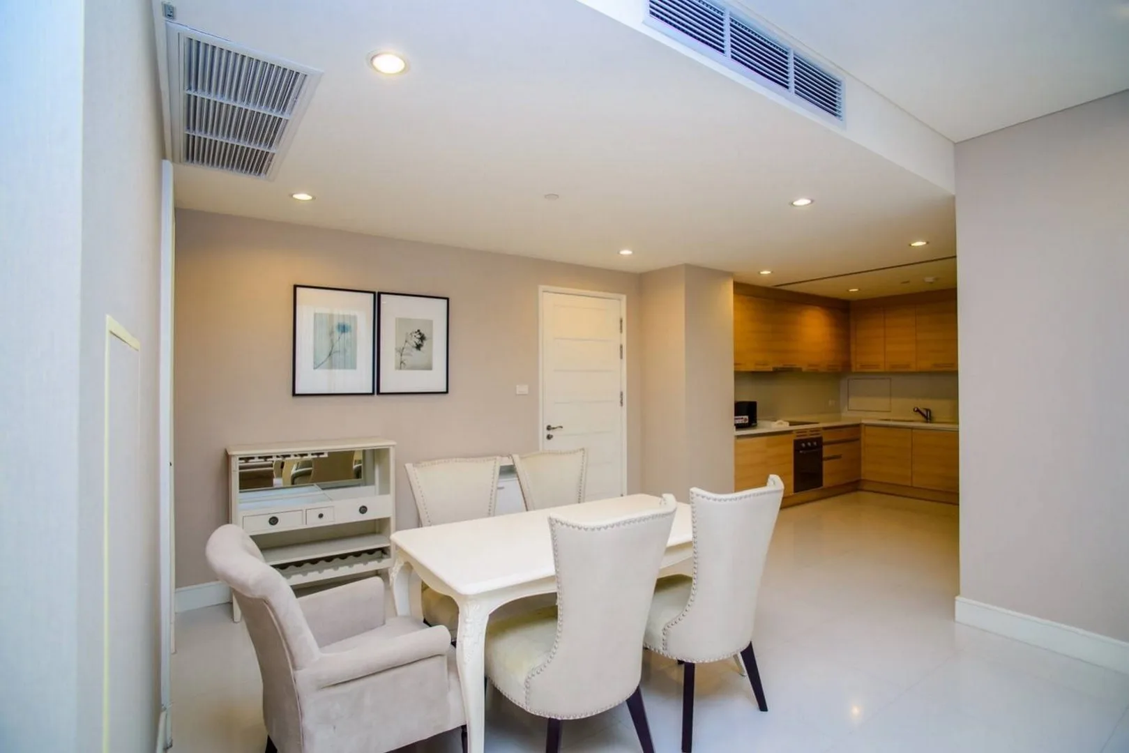 Property photos for Aguston Sukhumvit 22