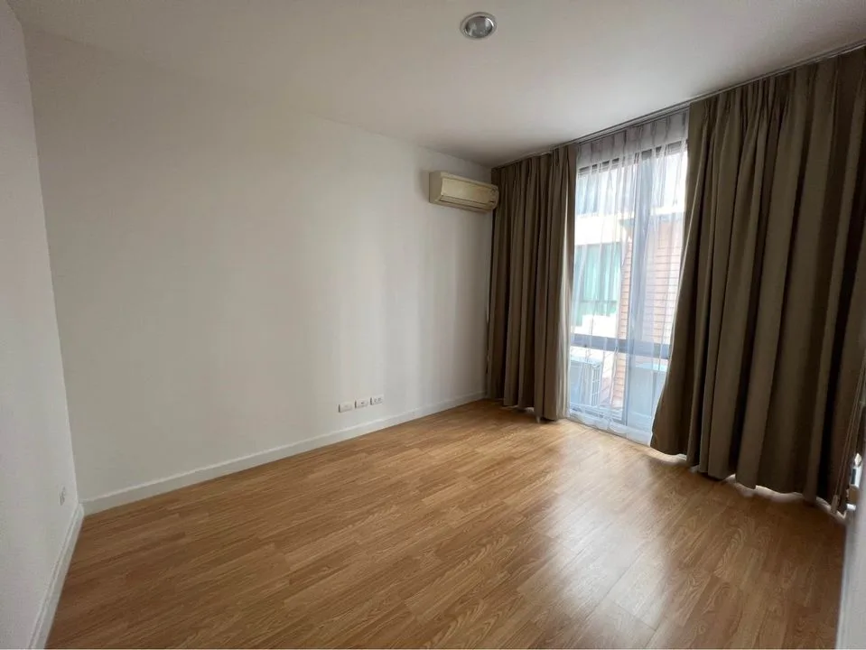 Property photos for Flora Marigold