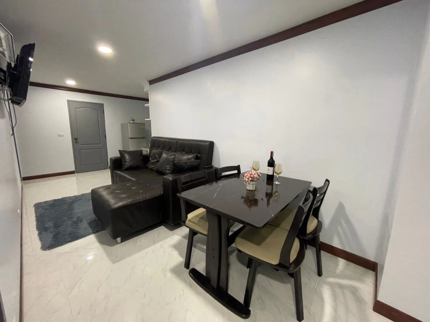 Property photos for 15 Suite