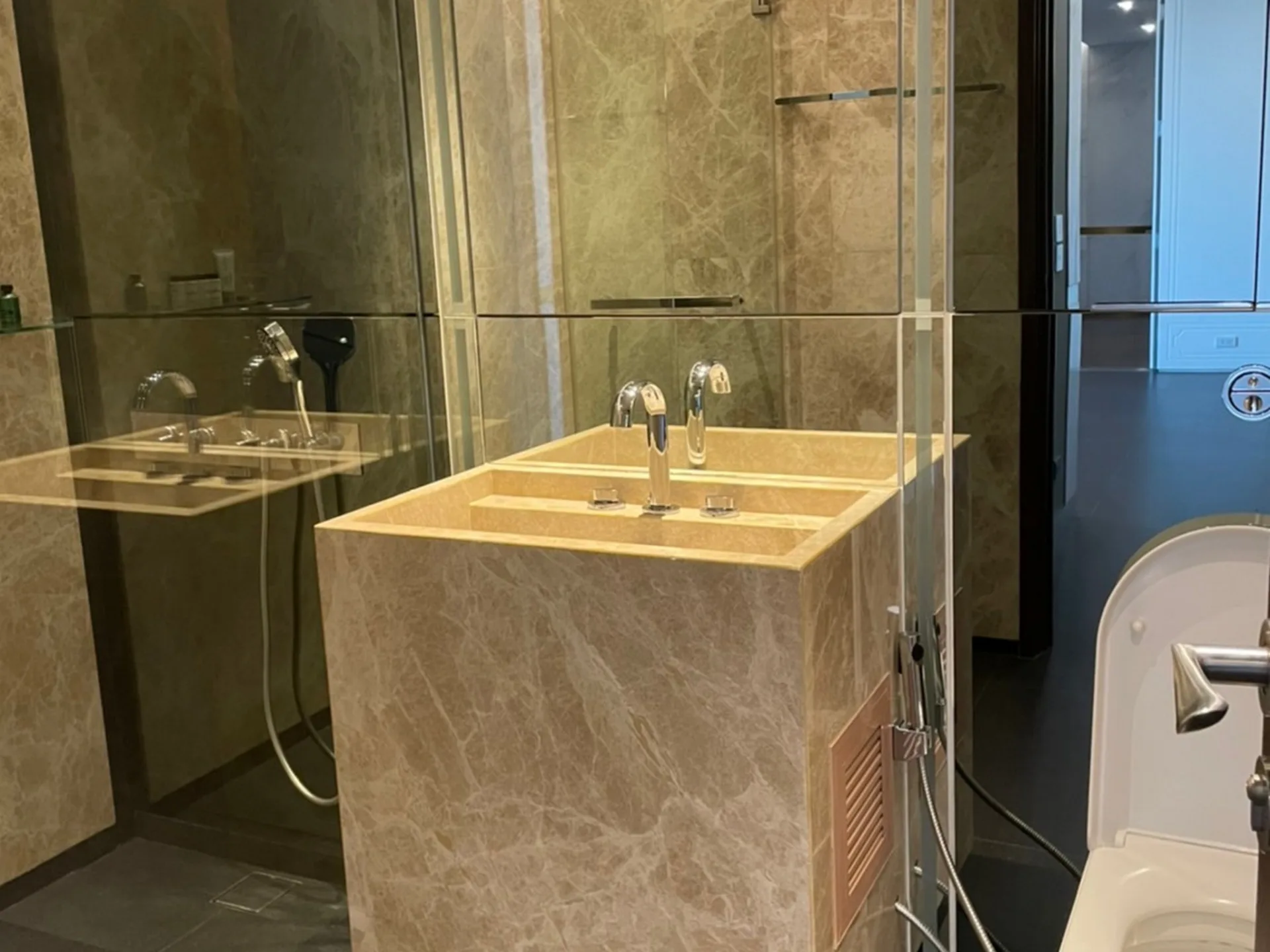 Property photos for 185 Rajadamri