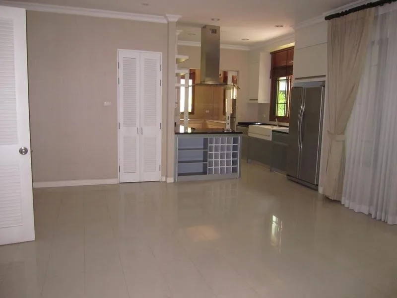 Property photos for Moobaan Narasiri Pattanakarn-srinakarindra