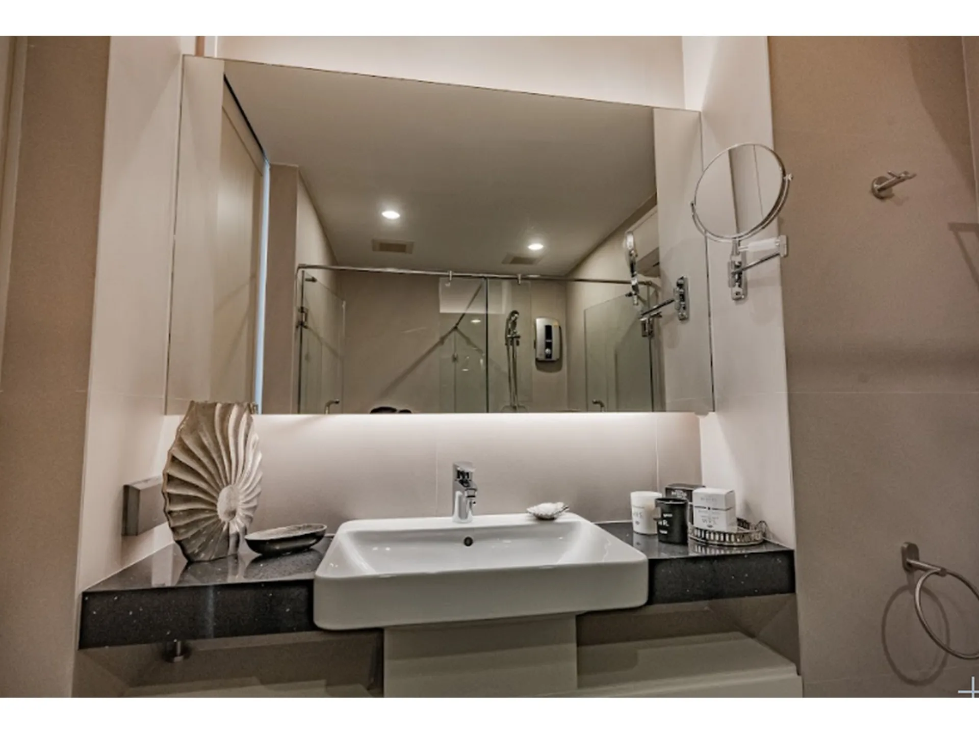 Property photos for Centric Ari Station
