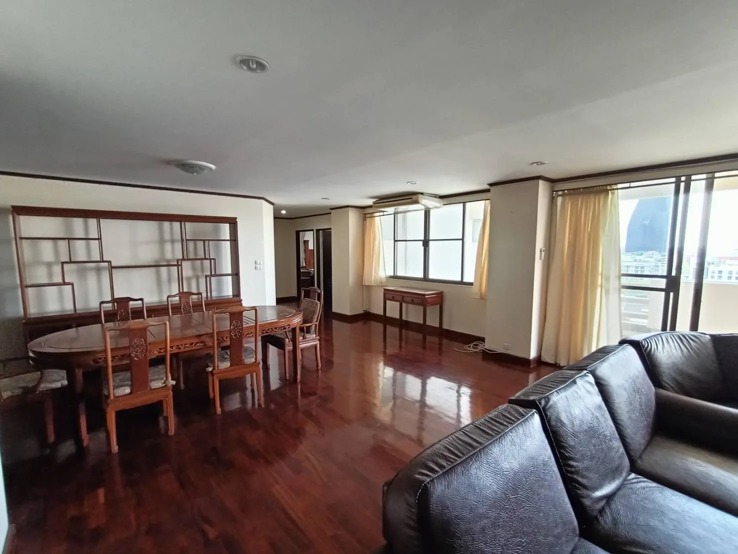 Property photos for Tongtip Mansion