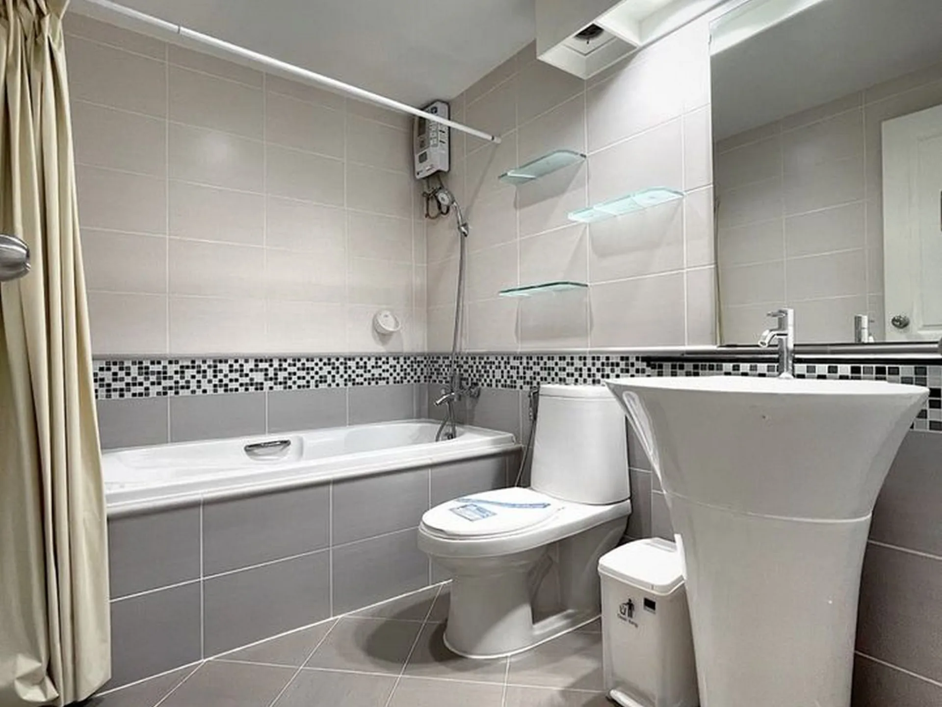 Property photos for The Waterford Sukhumvit 50 Onnut