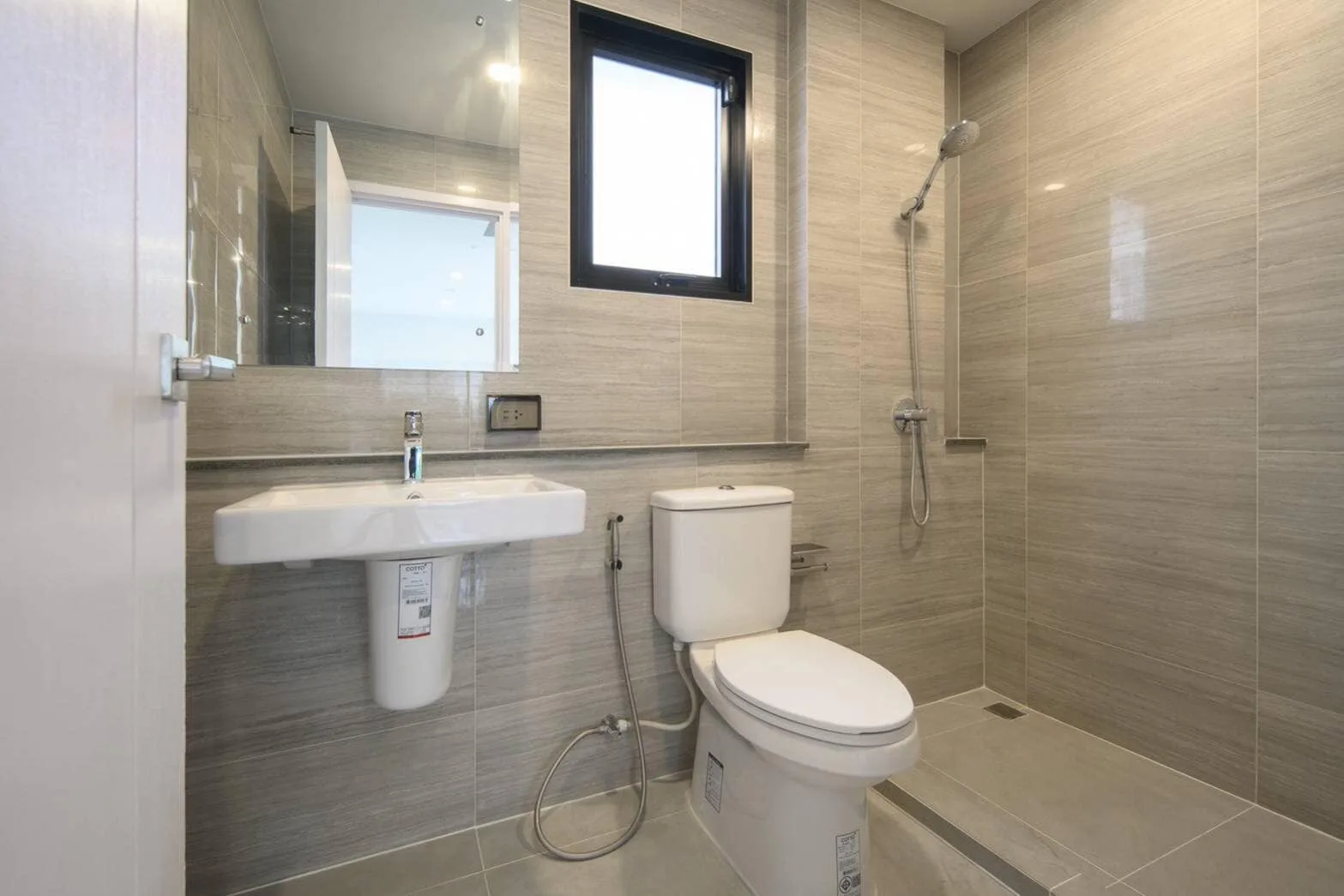 Property photos for Grand Britania Wongwaen Ramindra
