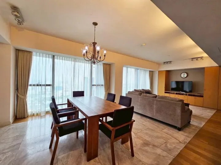 Property photos for The Met