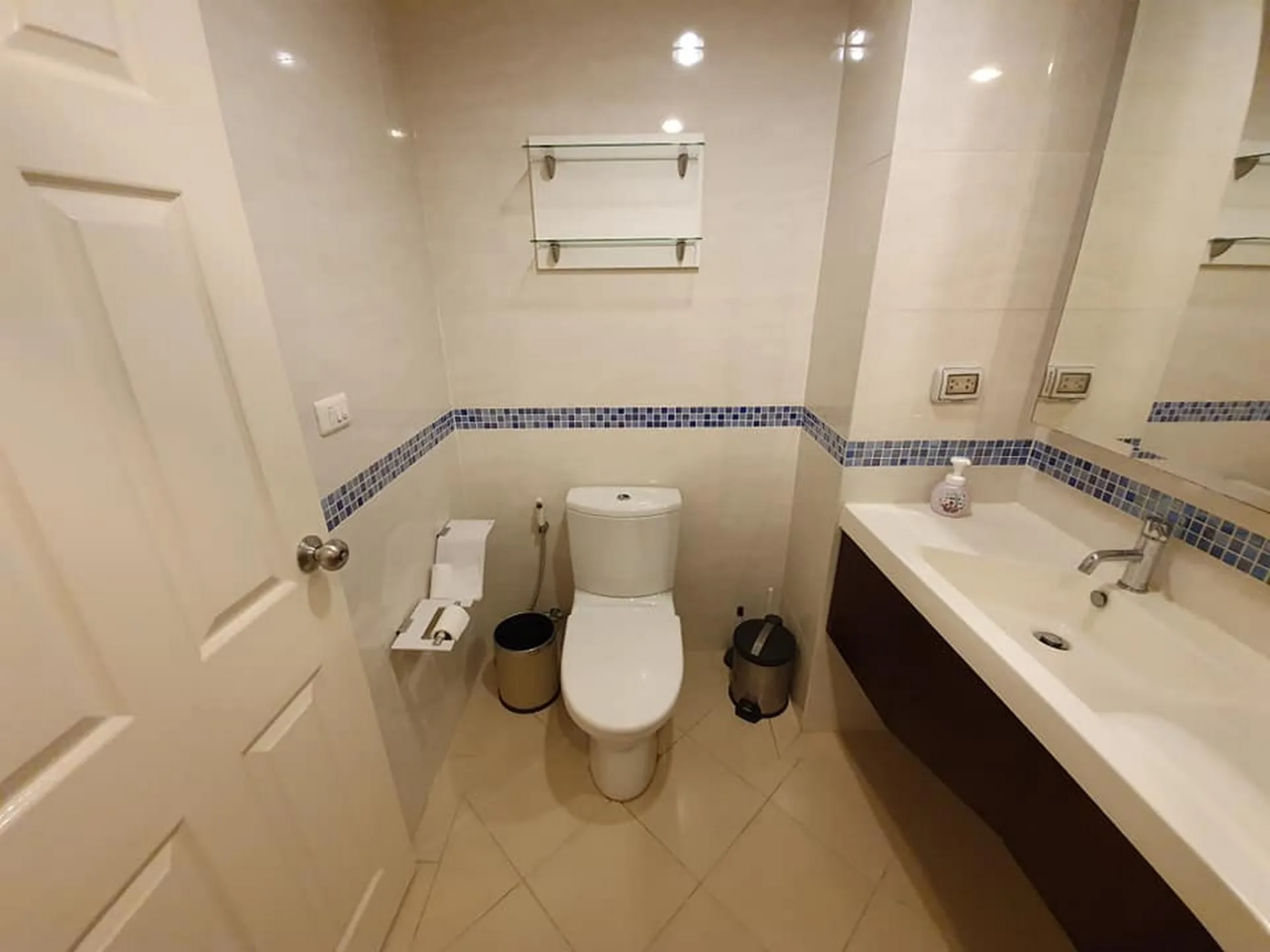 Property photos for Life Sukhumvit 65