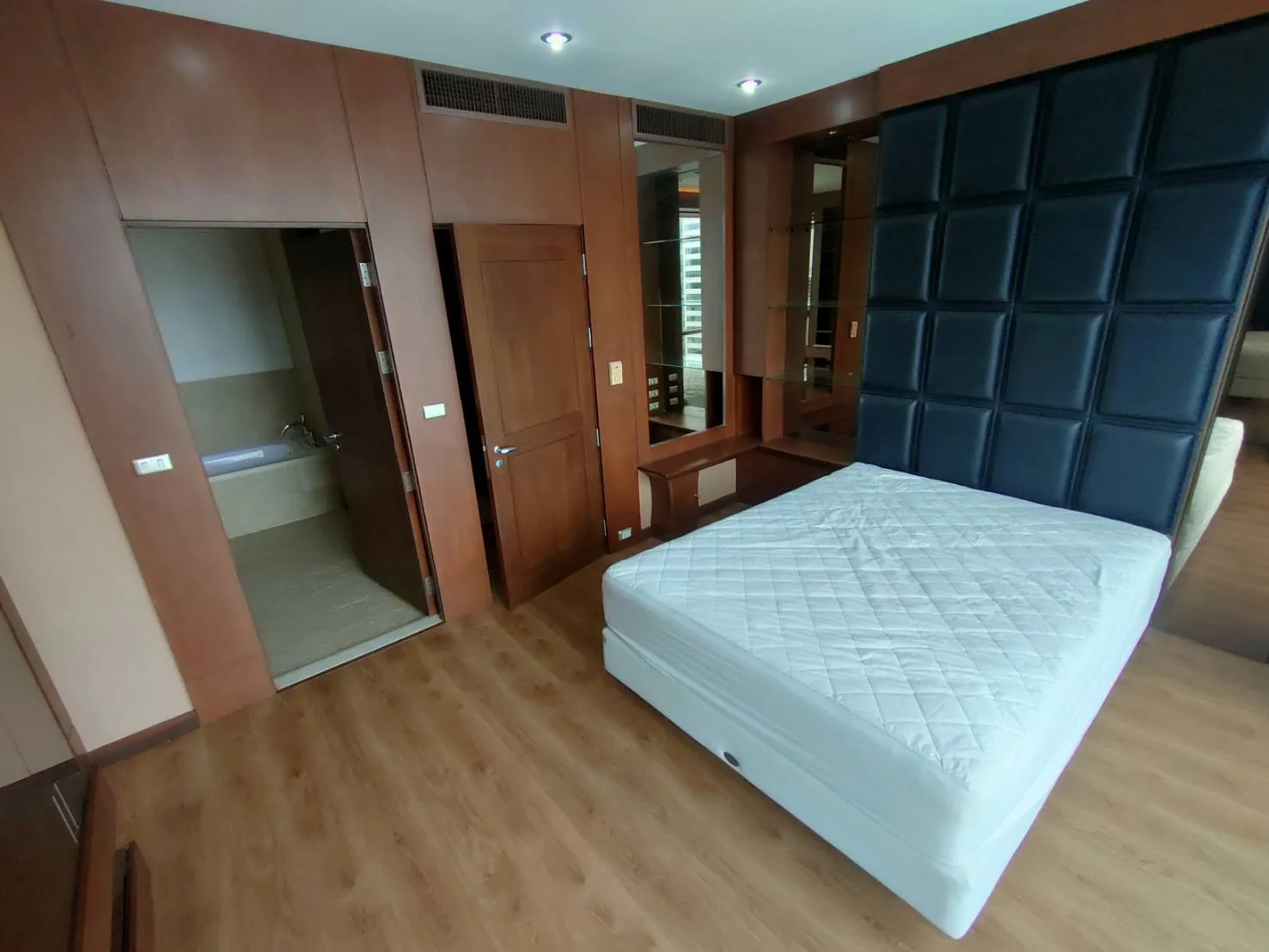 Property photos for Sky Villas Sathorn