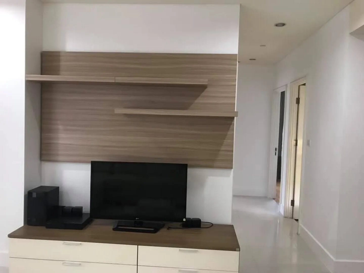Property photos for Aguston Sukhumvit 22