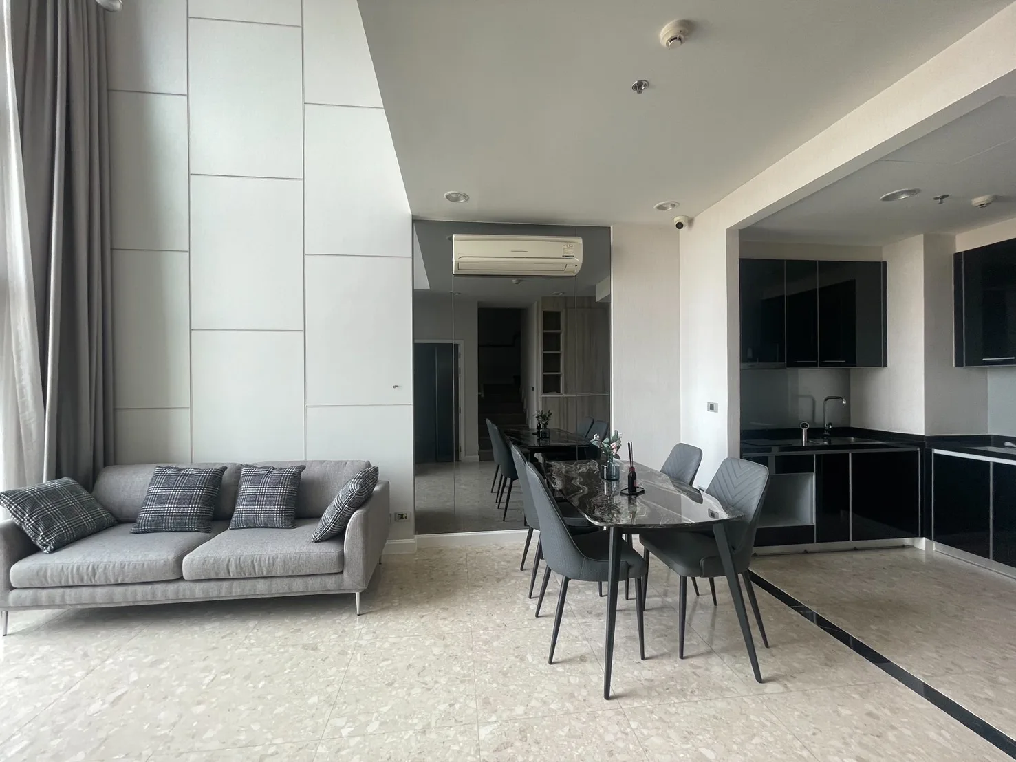Property photos for The Crest Sukhumvit 34