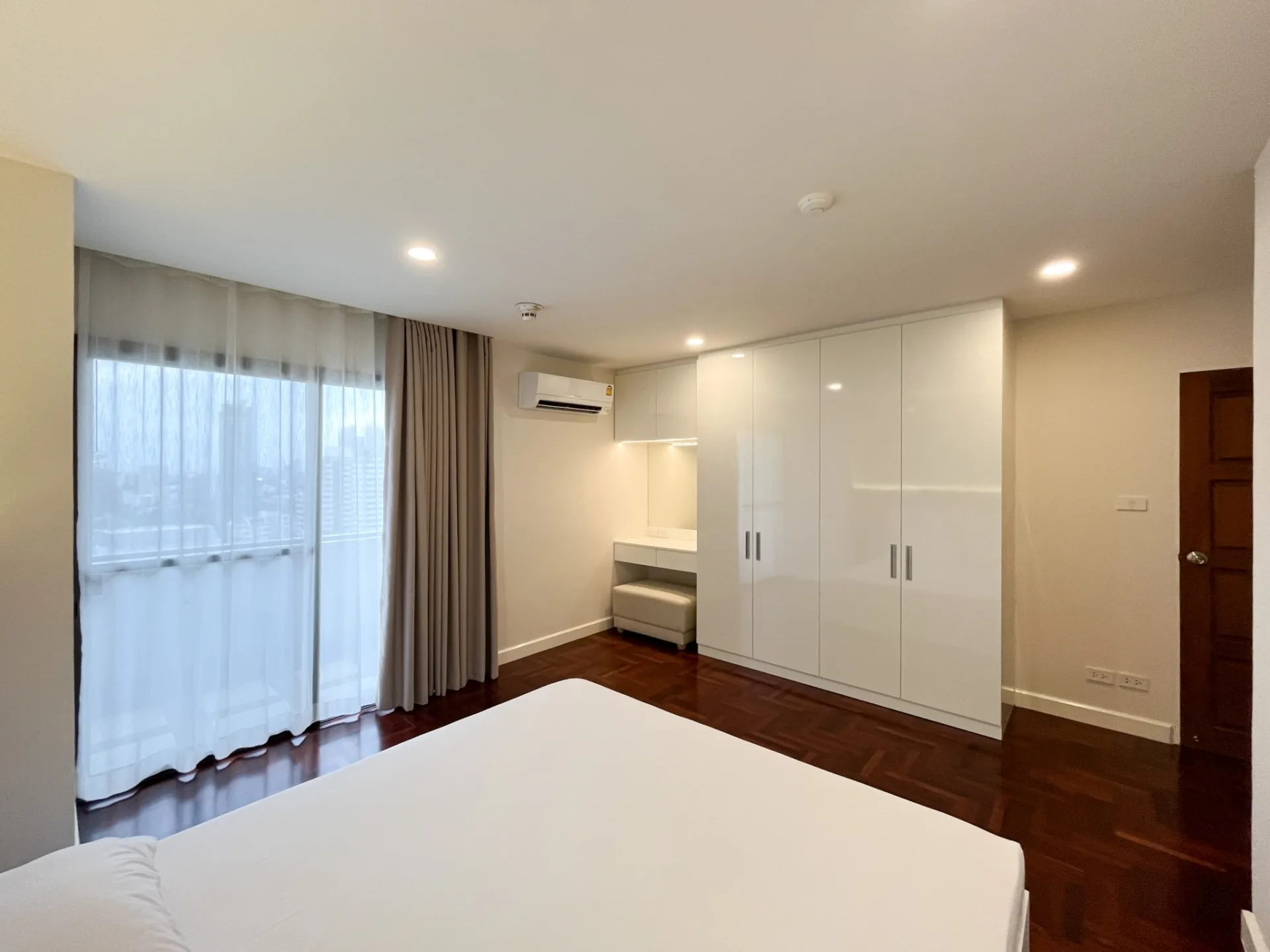 Property photos for Richmond Palace