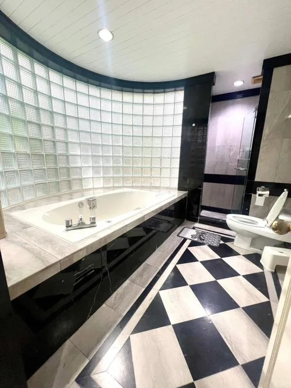 Property photos for Chidlom Place