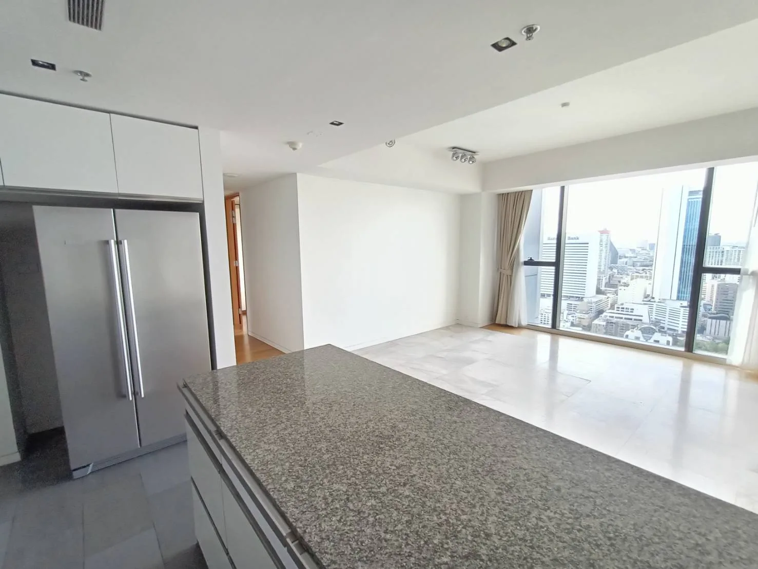 Property photos for The Met