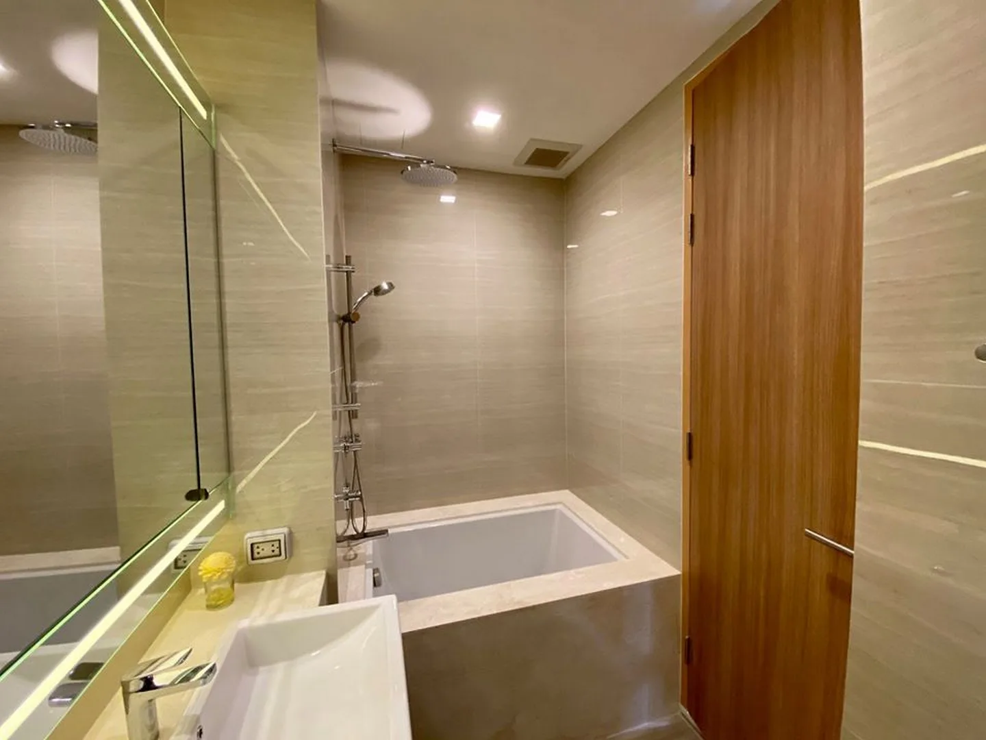 Property photos for Noble BE 33