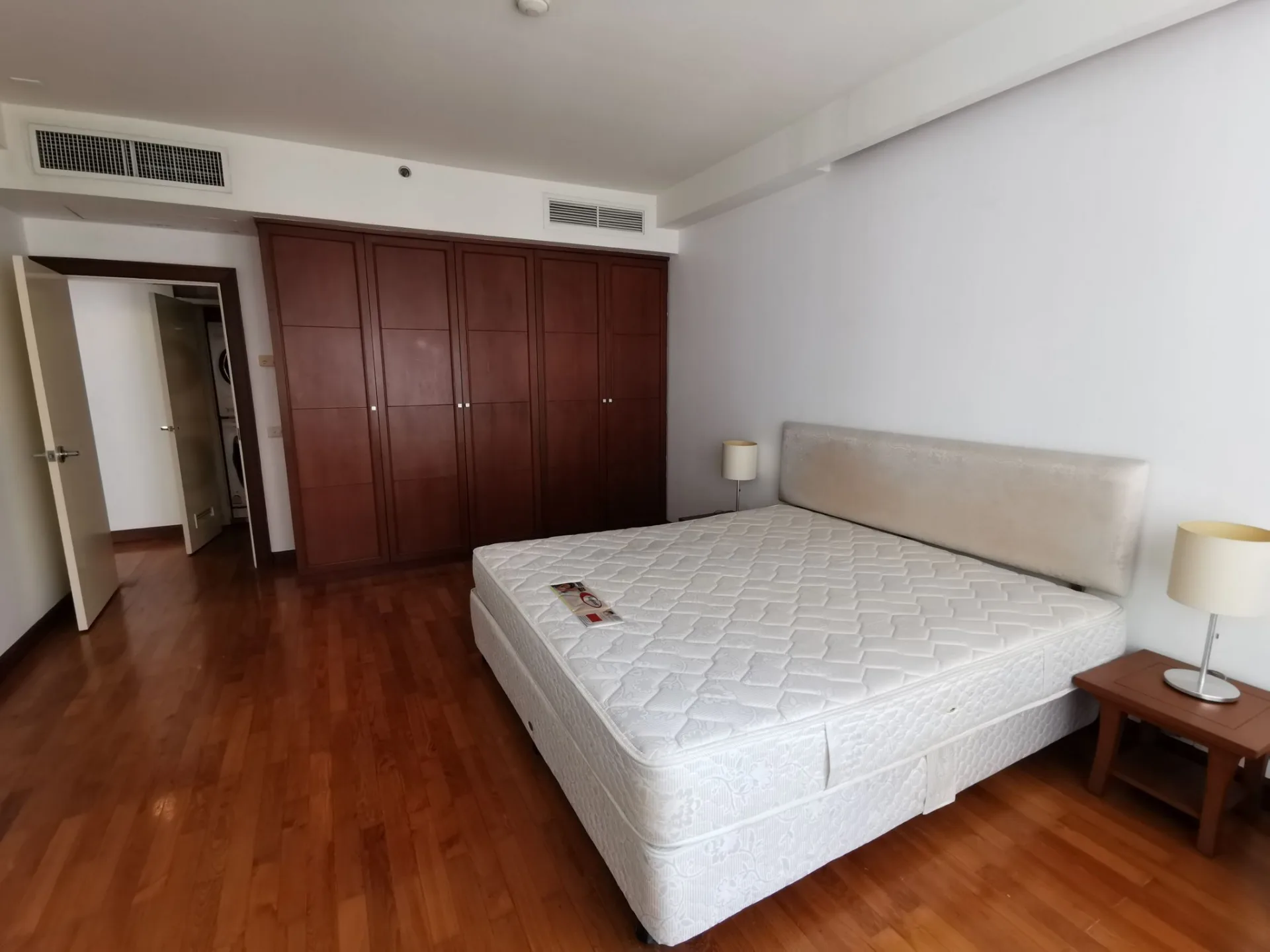 Property photos for Langsuan Ville