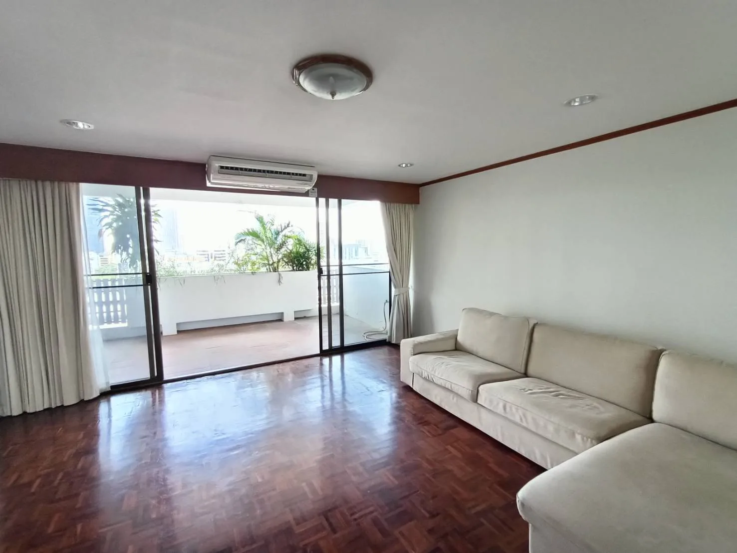 Property photos for Tongtip Mansion