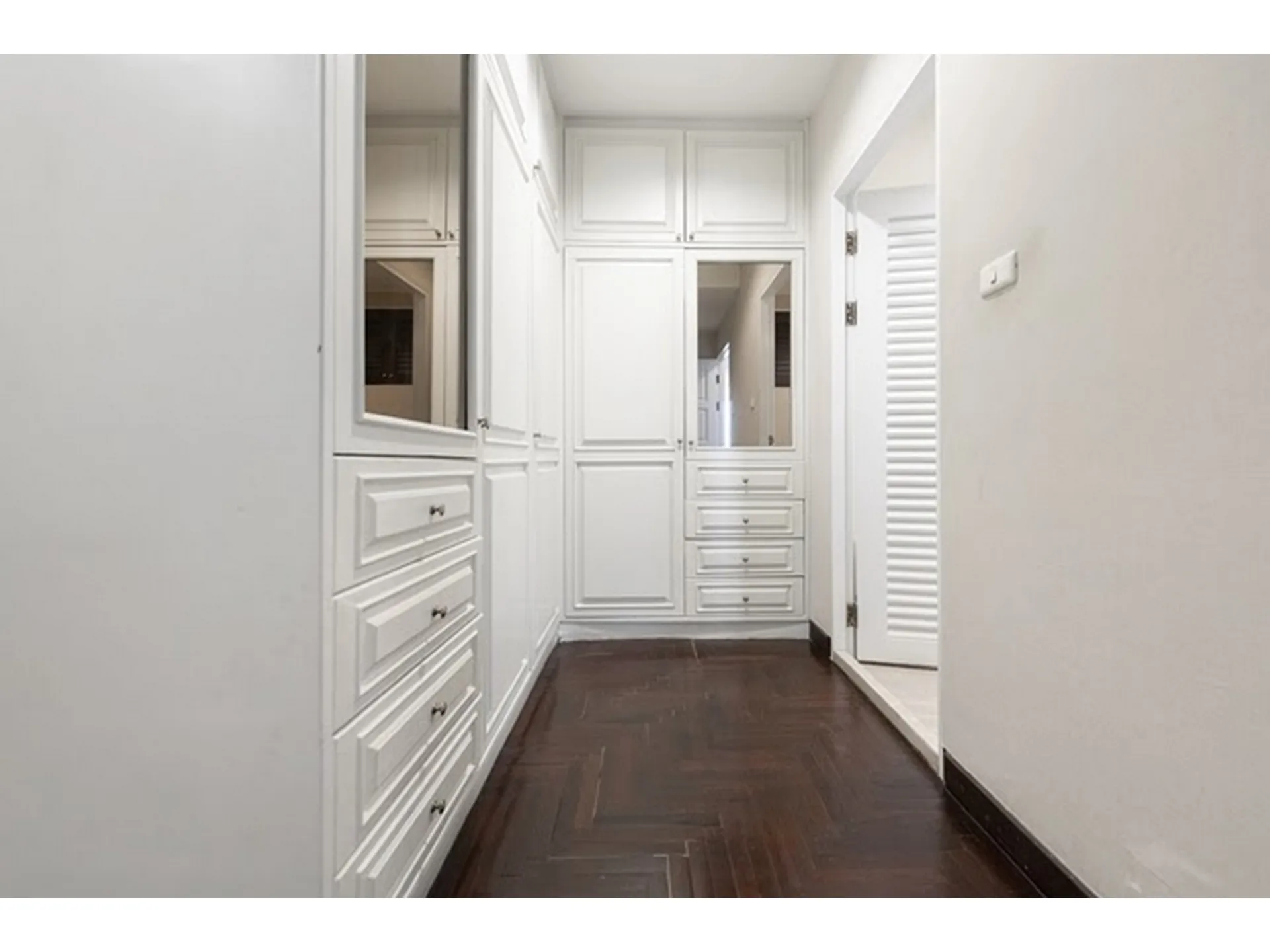 Property photos for Lake Green
