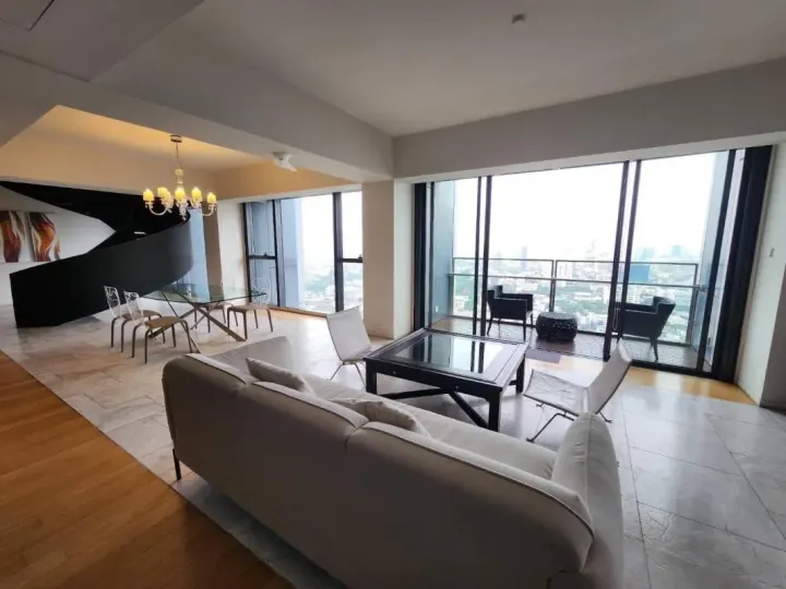 Property photos for The Met
