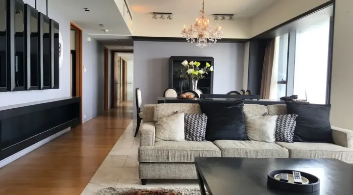 Property photos for The Met