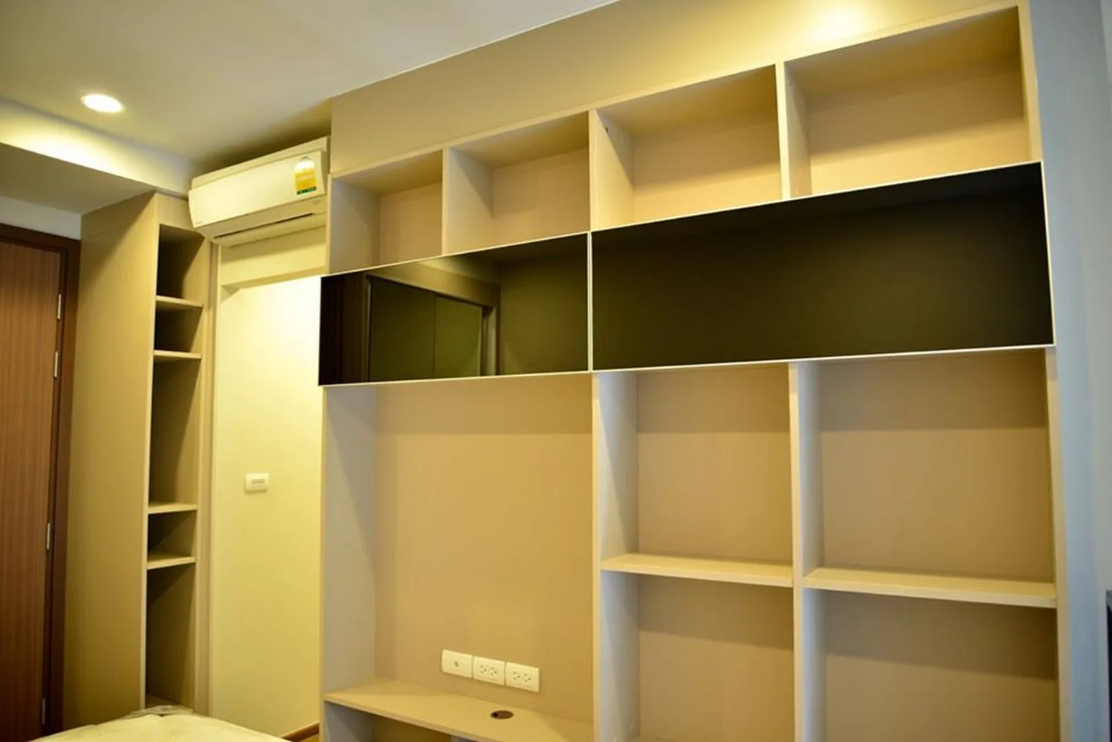 Property photos for Onyx Phaholyothin