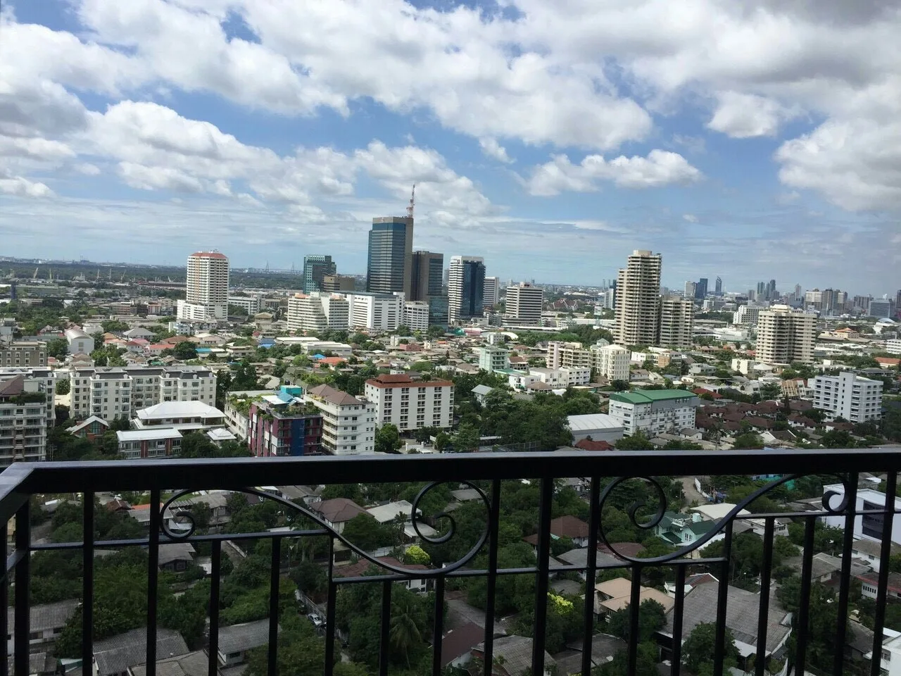 Property photos for The Crest Sukhumvit 34