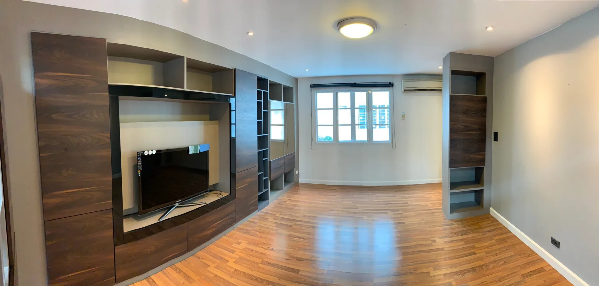 Property photos for Townhouse Soi Santi Suk