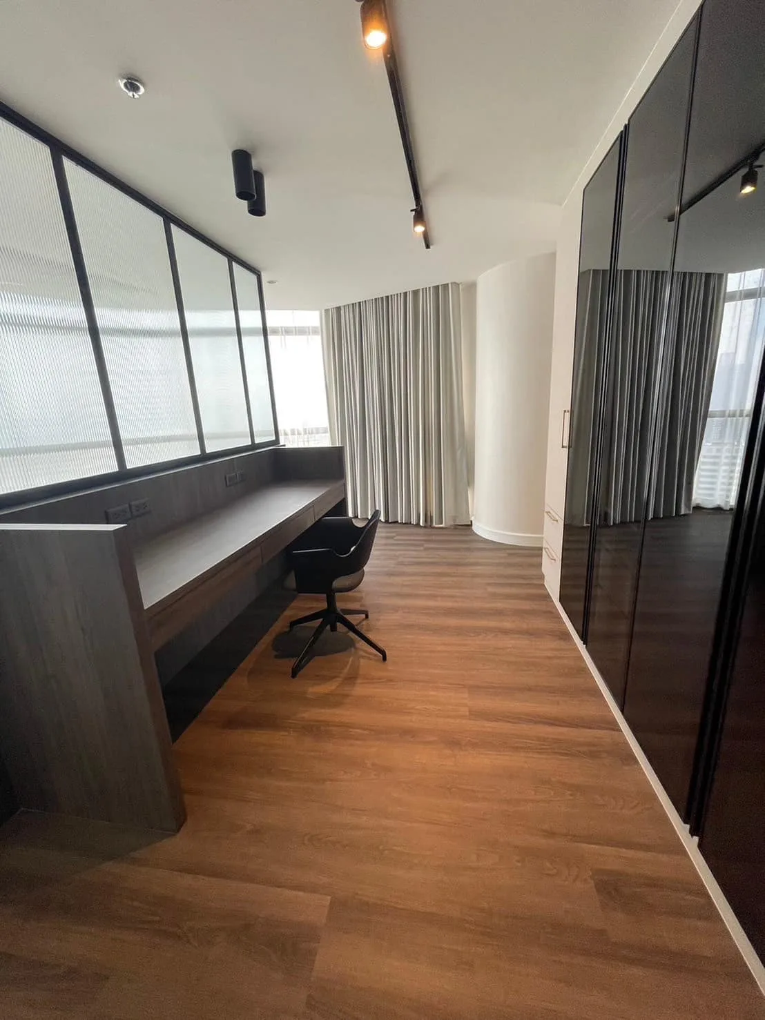 Property photos for State Tower