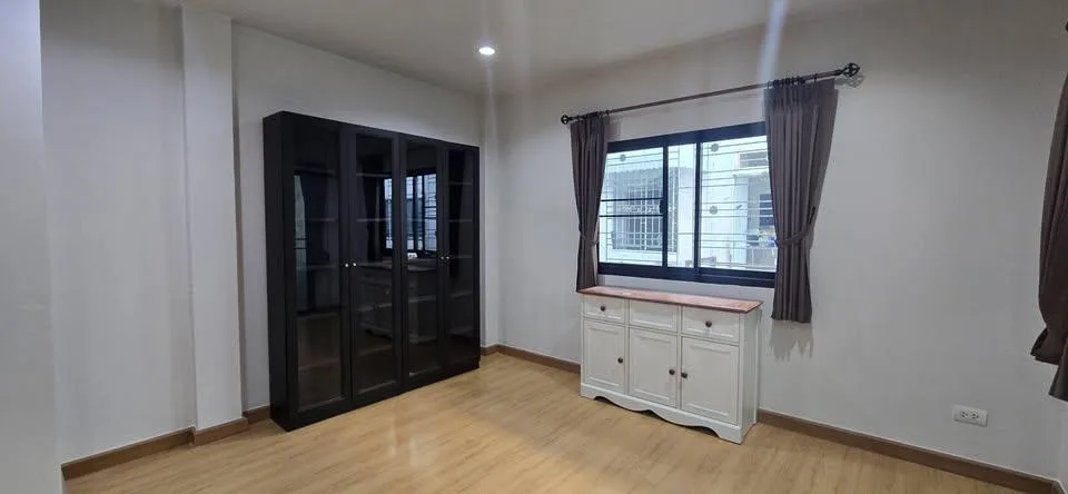 Property photos for Sarin Wiz Sukhumvit 107
