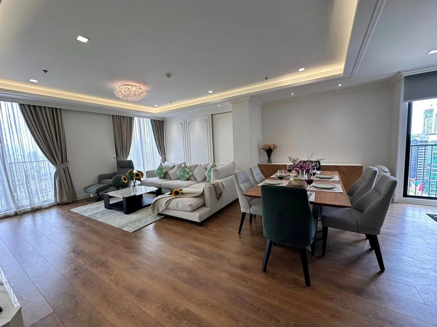 Property photos for Noble BE 33
