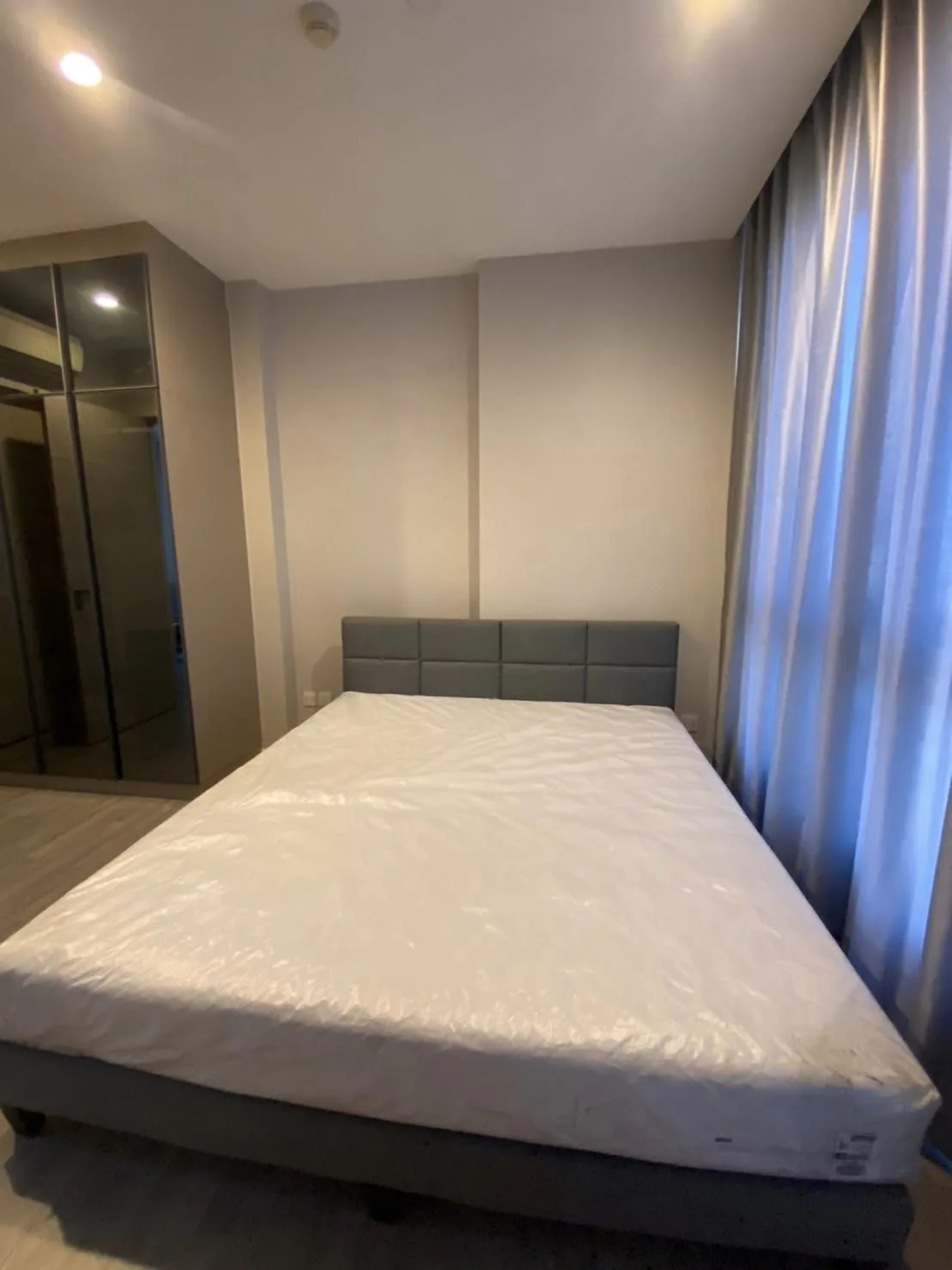 Property photos for The Room Sathorn - St.Louis