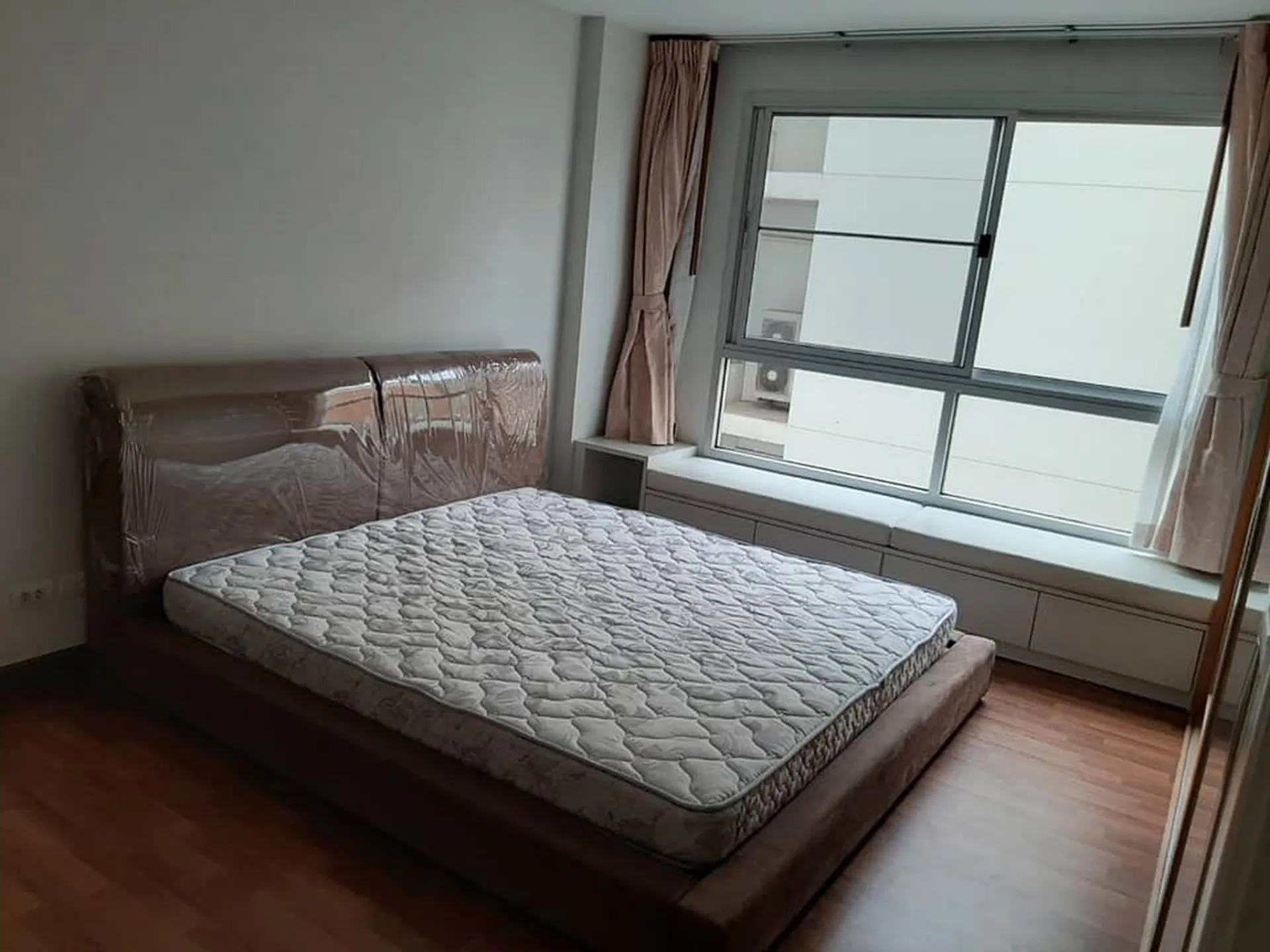 Property photos for Centric Scene Phaholyothin 9